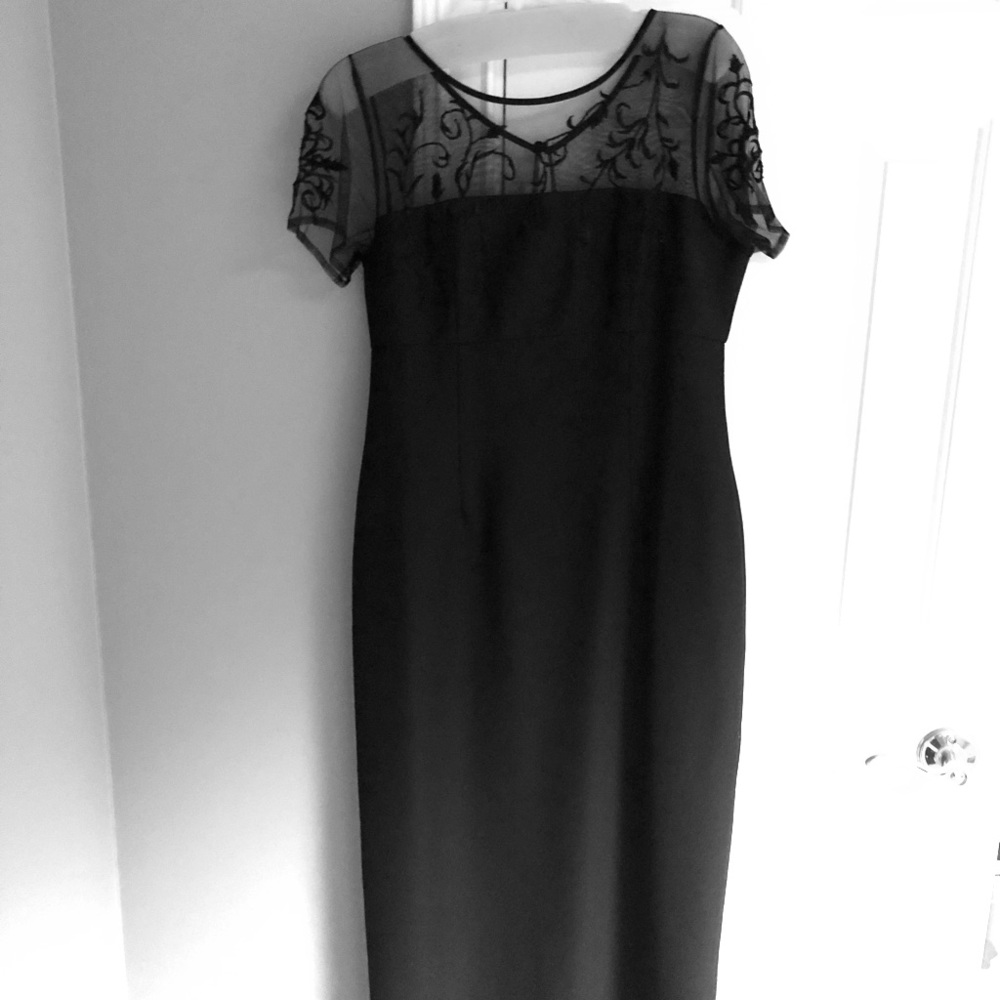 Black crepe evening Maxie dress